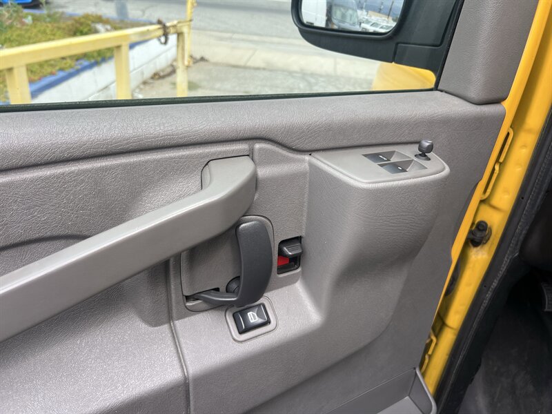 Used 2021 GMC Savana 3500 w/ Power Convenience Package RWD image 8