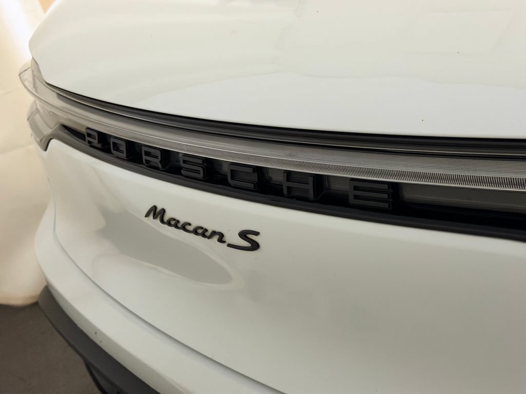 Certified 2024 Porsche Macan S AWD/4WD image 26
