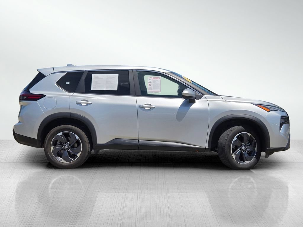 Used 2024 Nissan Rogue SV FWD image 3