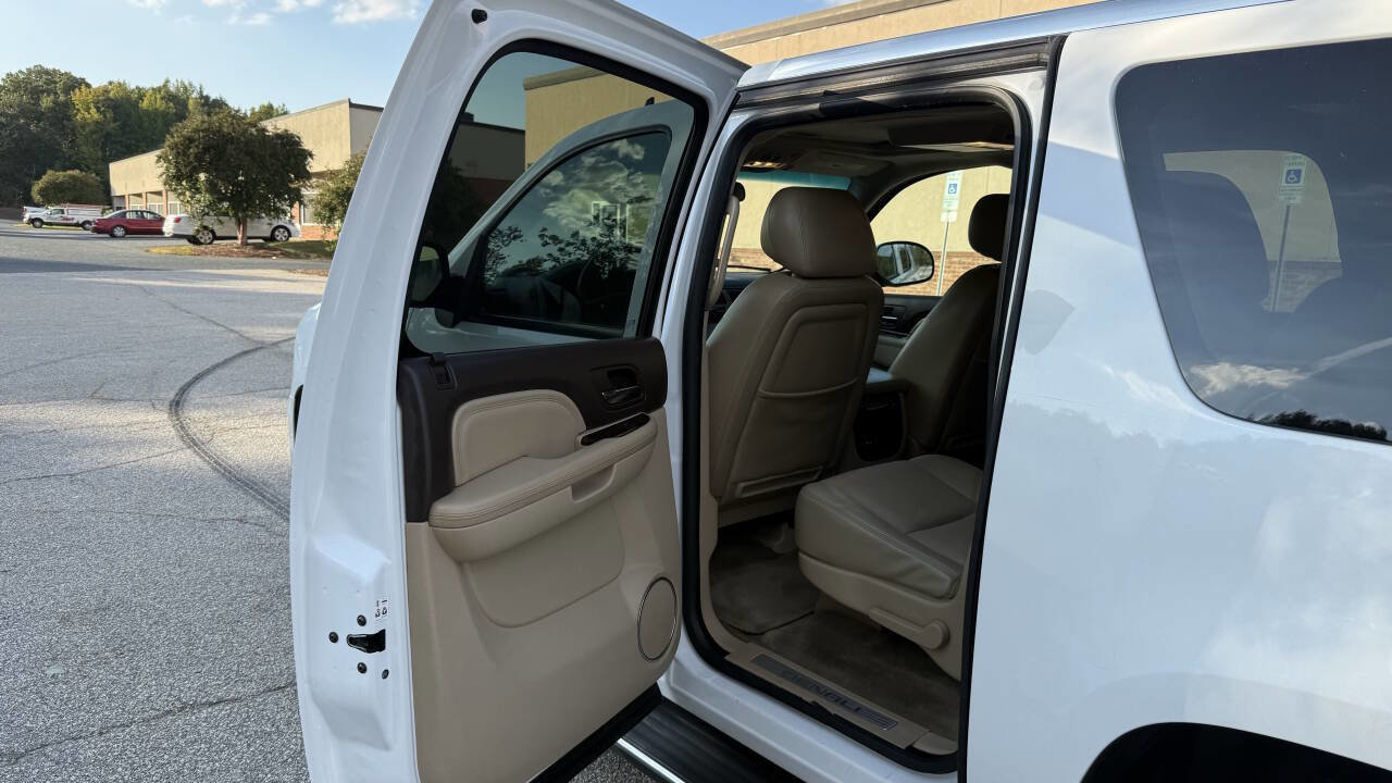 Used 2012 GMC Yukon XL Denali image 12