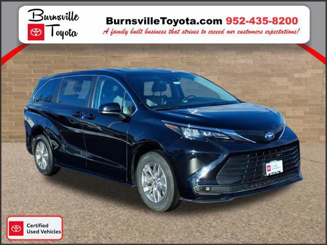 Certified 2024 Toyota Sienna LE FWD image 1