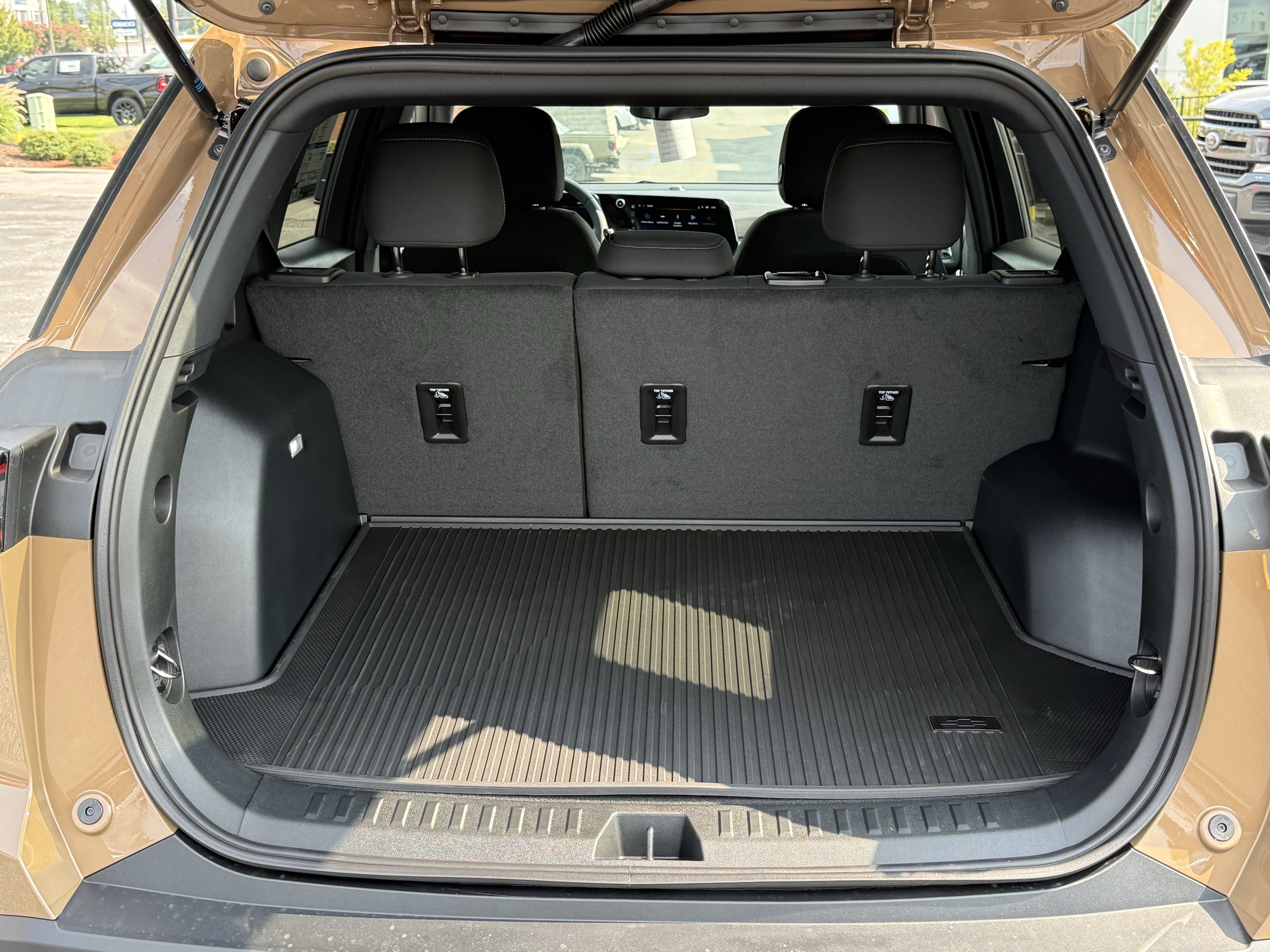 New 2027 Chevrolet Equinox LT FWD image 32