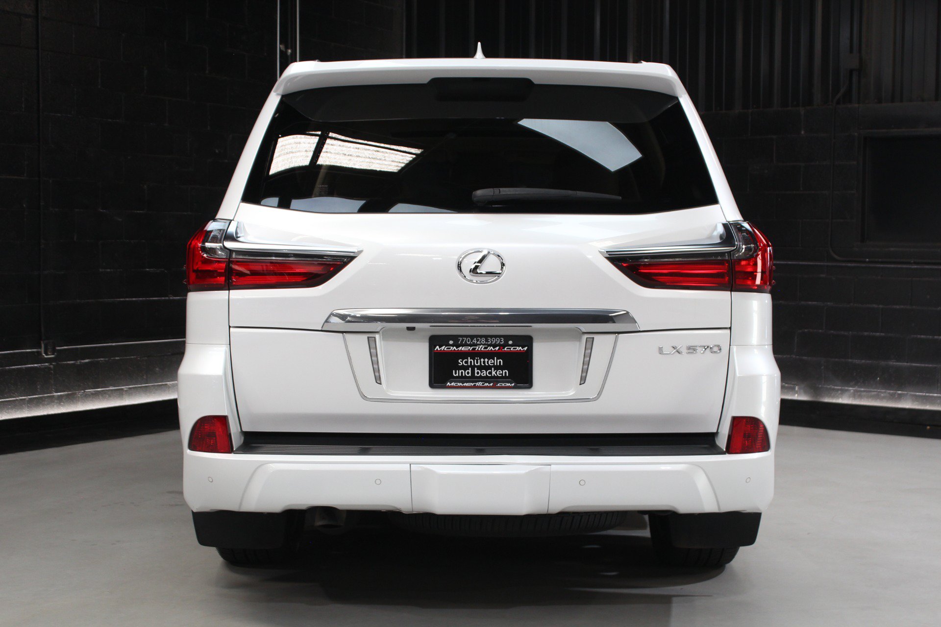 Used 2021 Lexus LX 570 4WD w/ Luxury Package image 12