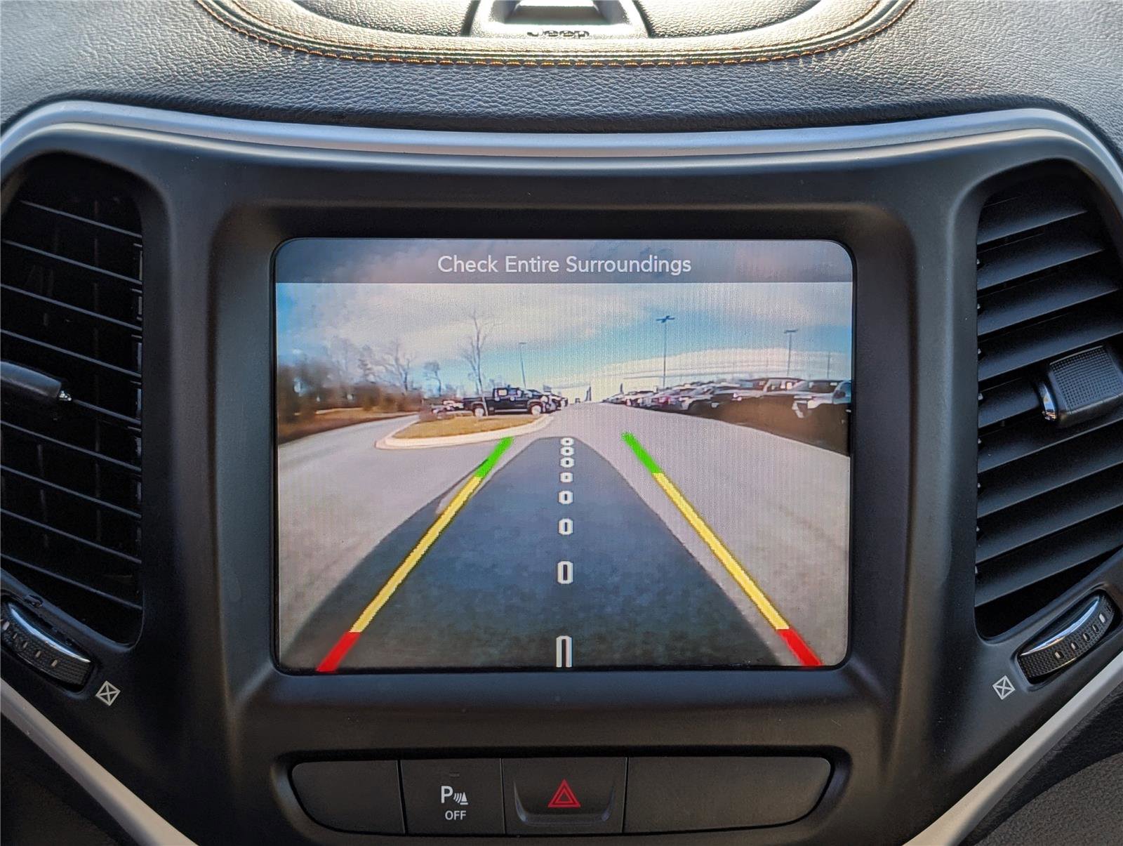 Used 2018 Jeep Cherokee Limited image 30