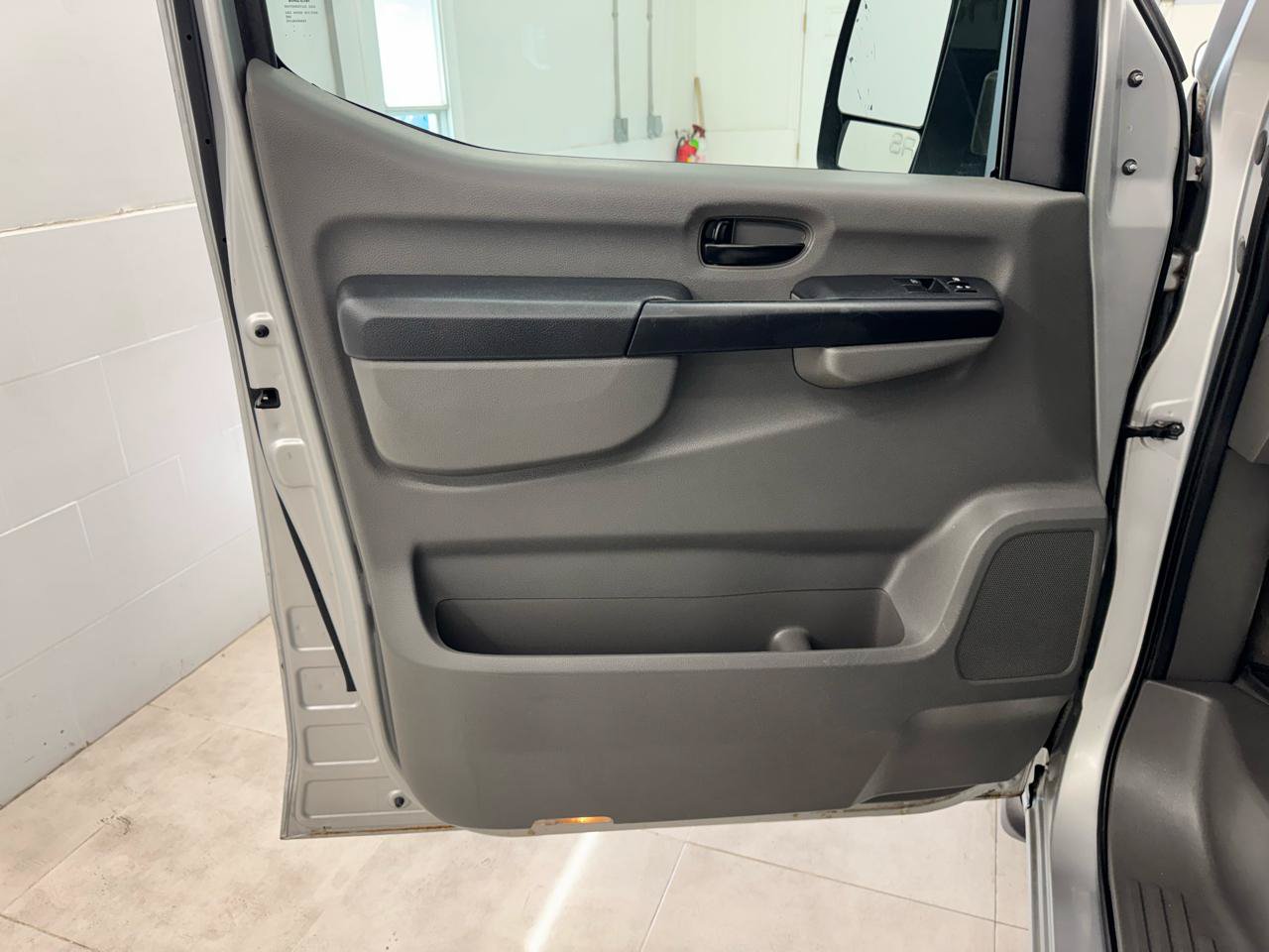 Used 2014 Nissan NV 3500 SV w/ Technology Package RWD image 9