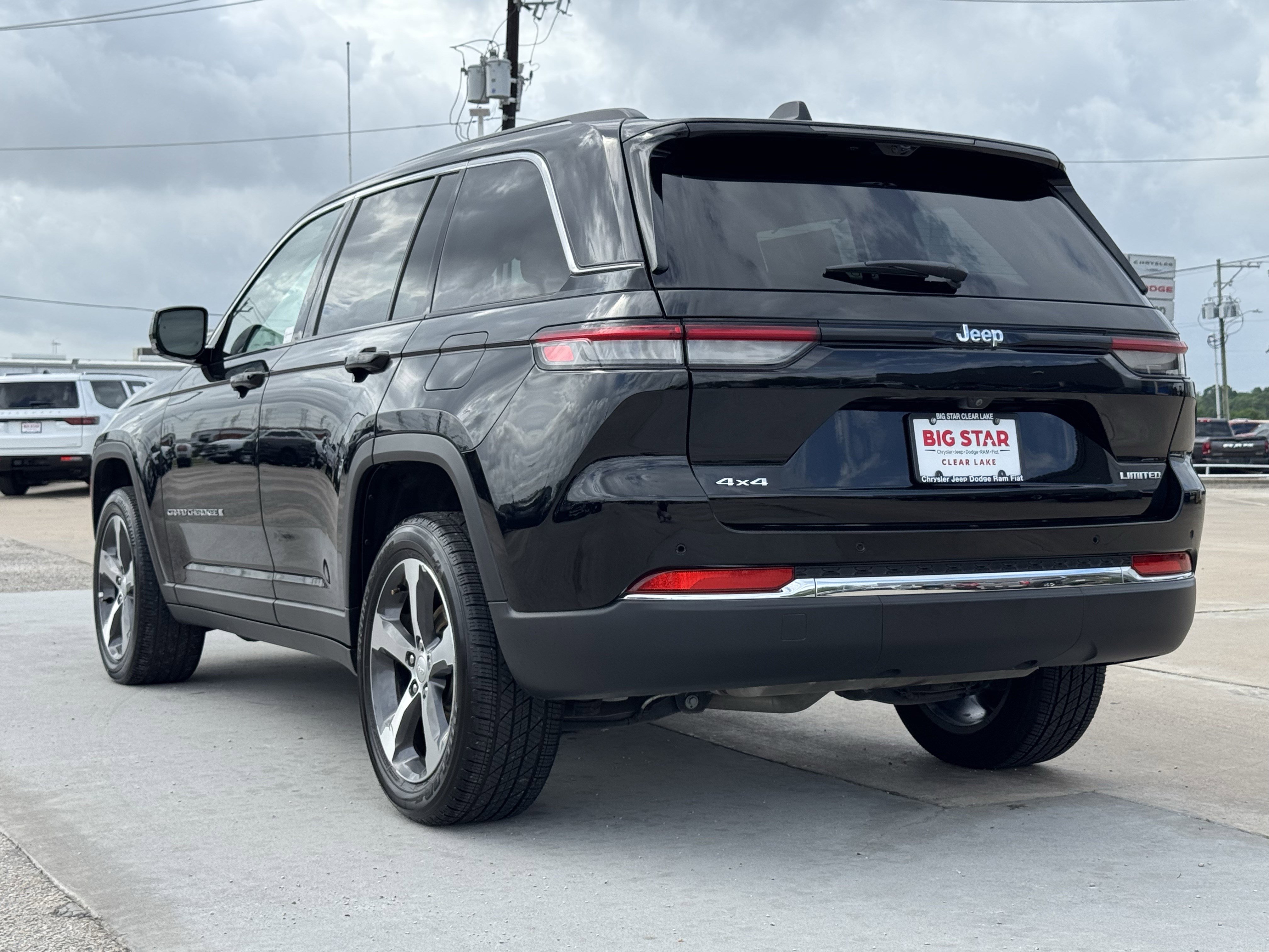 Used 2023 Jeep Grand Cherokee Limited w/ Luxury Tech Group II image 8