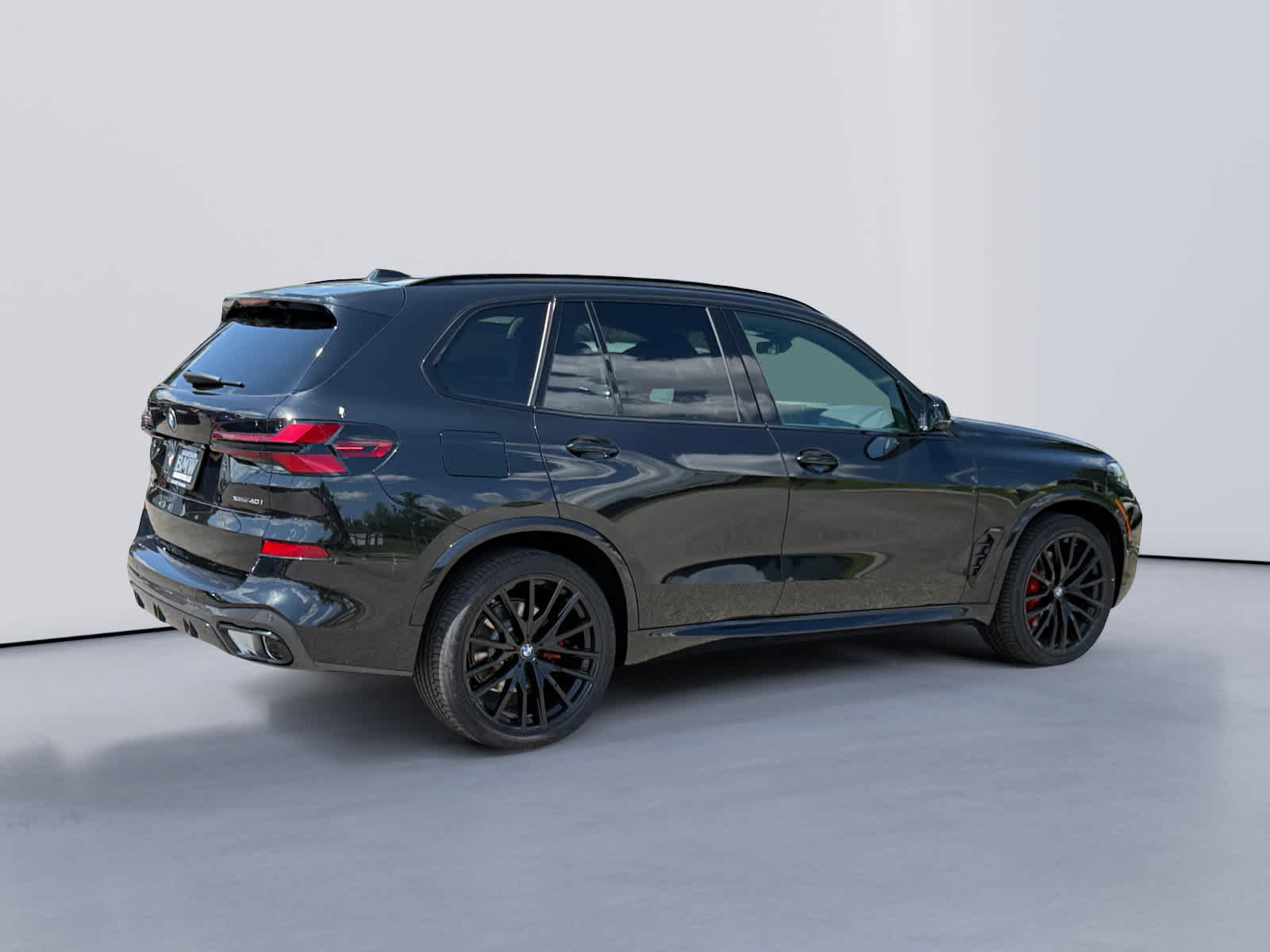 New 2026 BMW X5 xDrive40i w/ M Sport Package AWD/4WD image 3