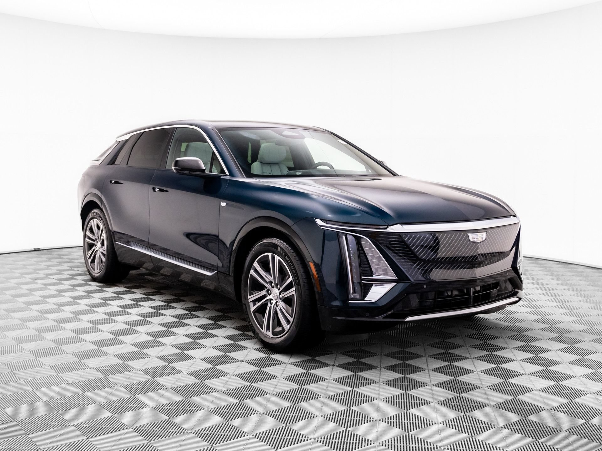 New 2026 Cadillac Lyriq Luxury w/ LPO, Floor Liner Package AWD/4WD image 6