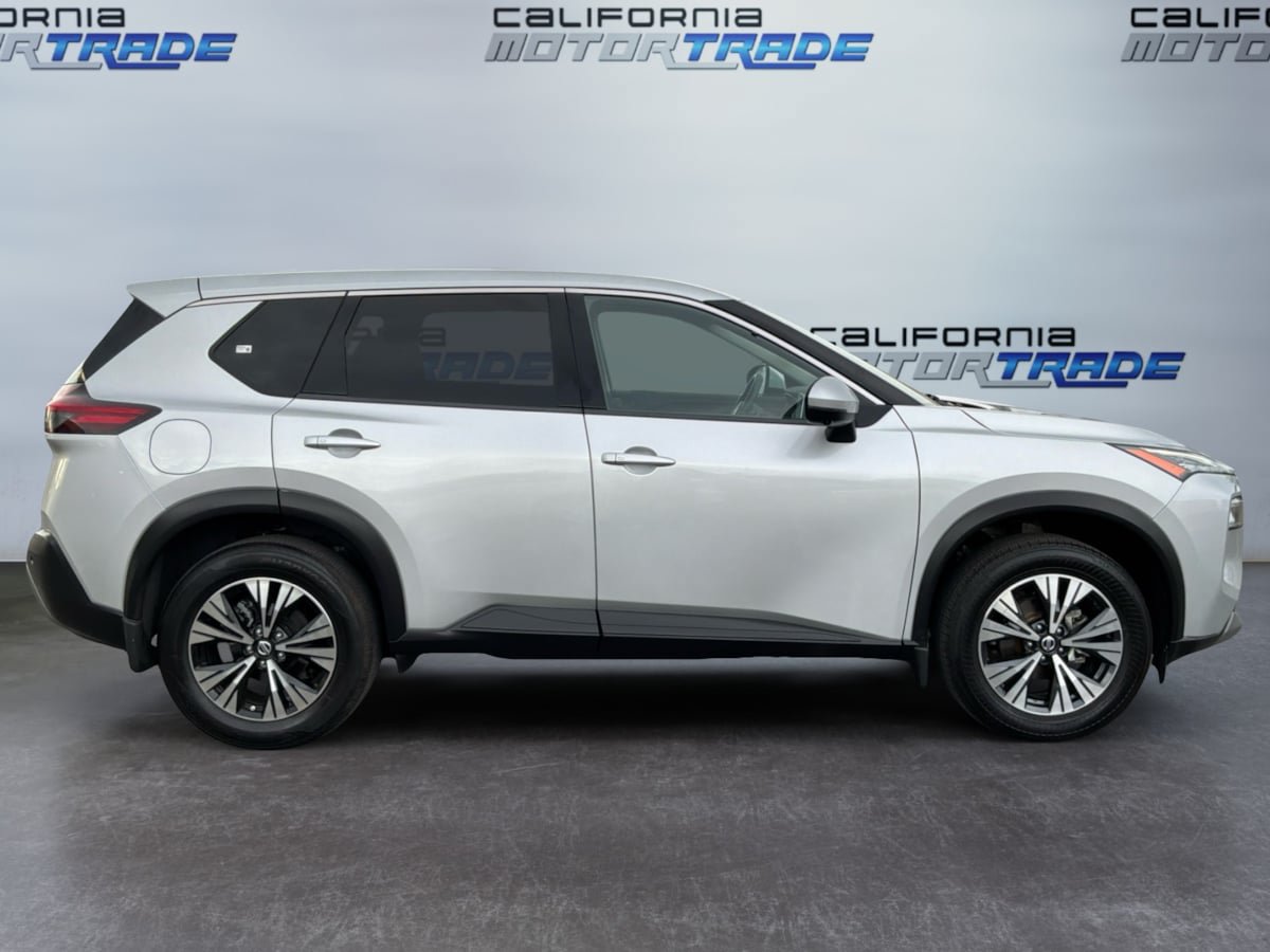 Used 2021 Nissan Rogue SV FWD image 4