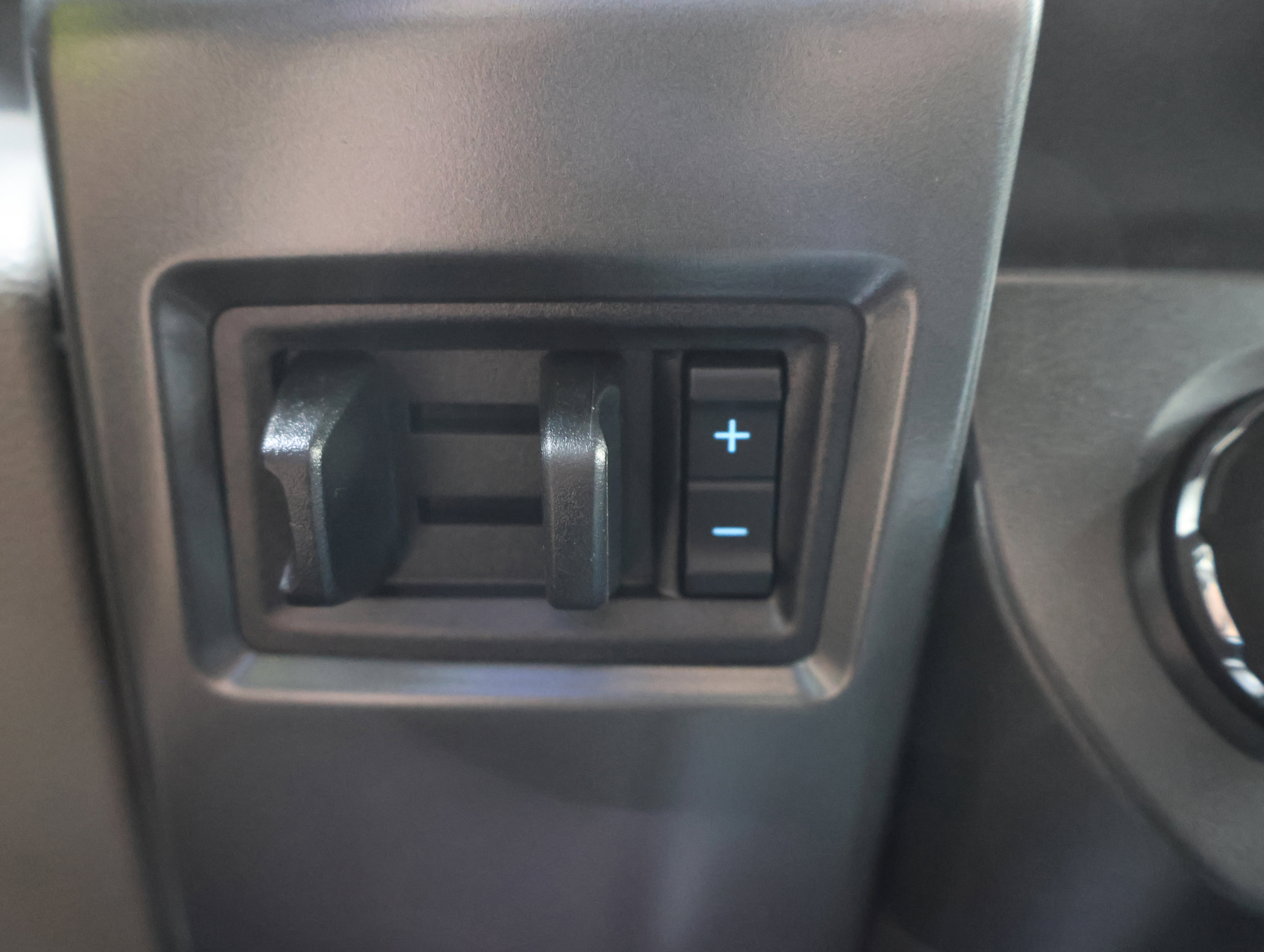 Used 2022 Ford F350 XLT w/ XLT Premium Package AWD/4WD image 46