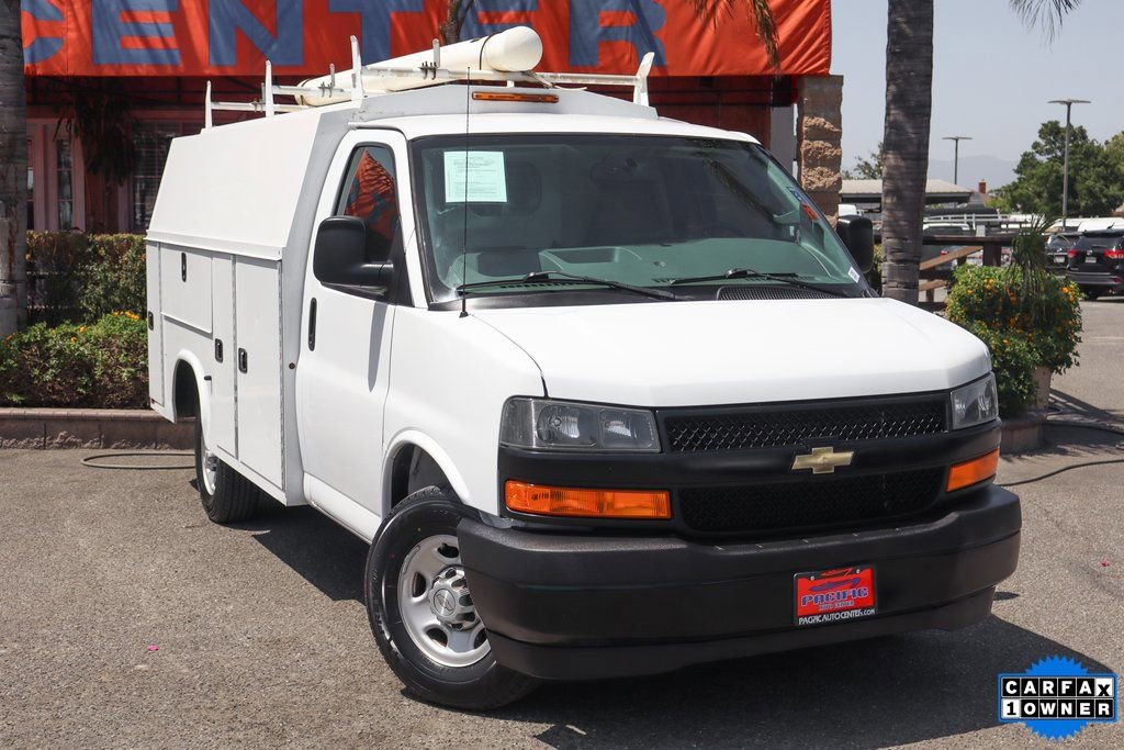 Used 2018 Chevrolet Express 3500 image 2