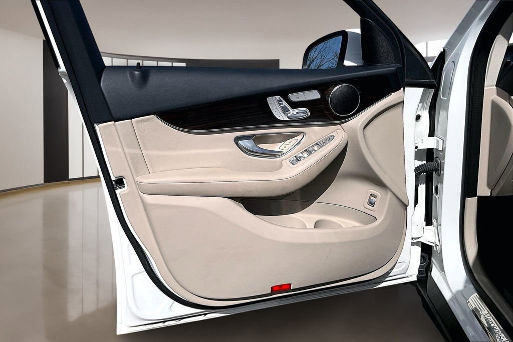 Used 2022 Mercedes-Benz GLC 300 image 18