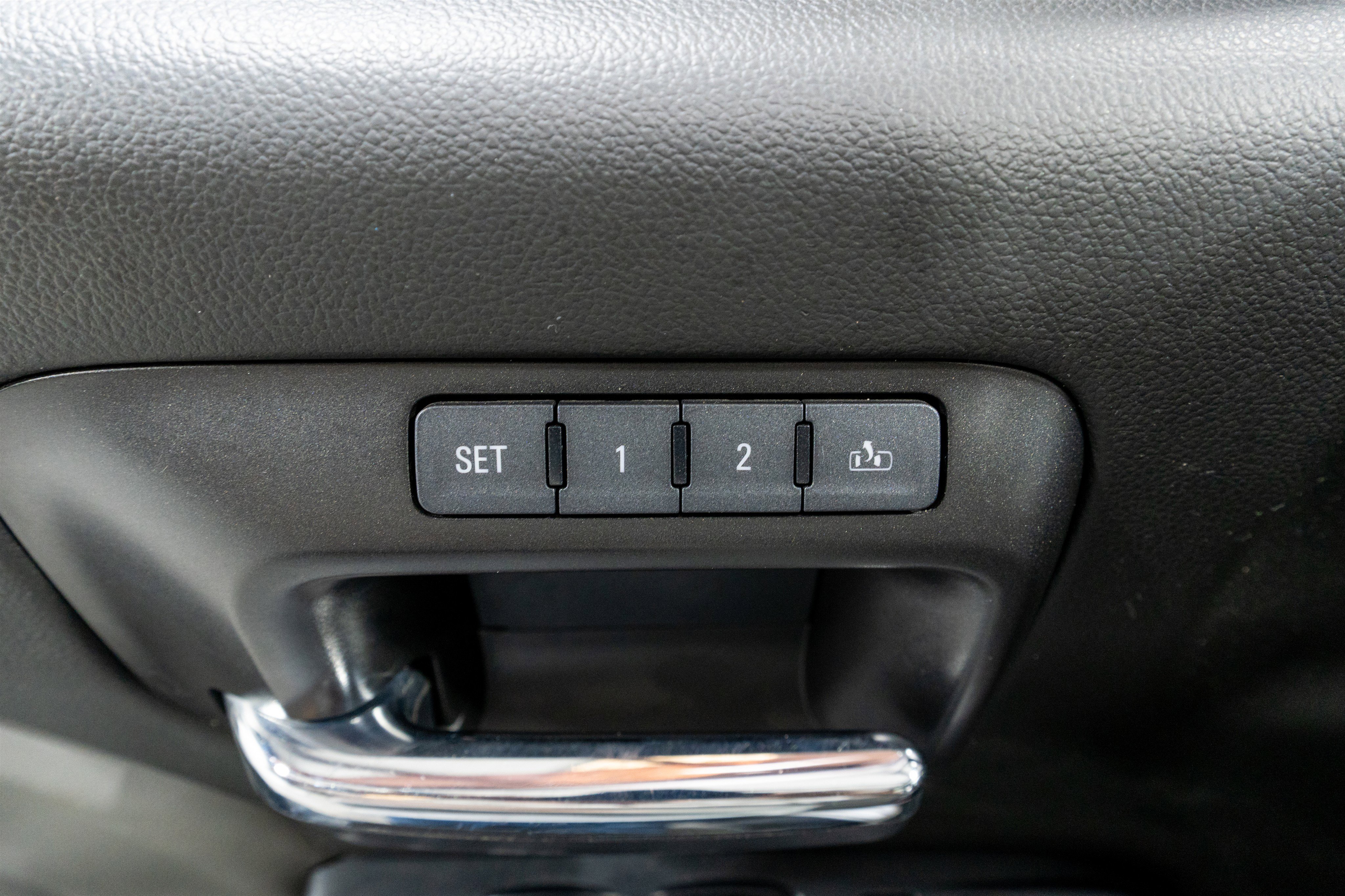 Used 2017 Chevrolet Silverado 1500 LTZ Z71 image 14