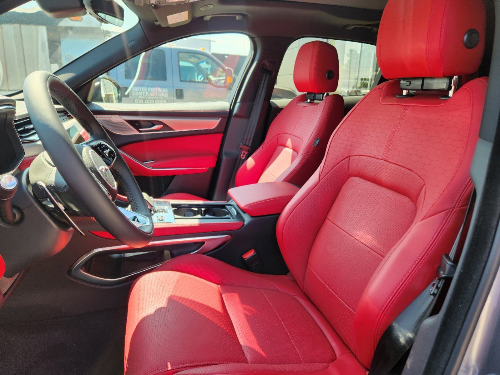Used 2025 Jaguar F-PACE R-Dynamic S AWD/4WD image 8