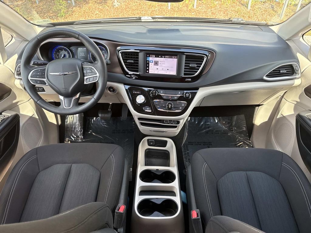 Used 2023 Chrysler Voyager LX FWD image 16