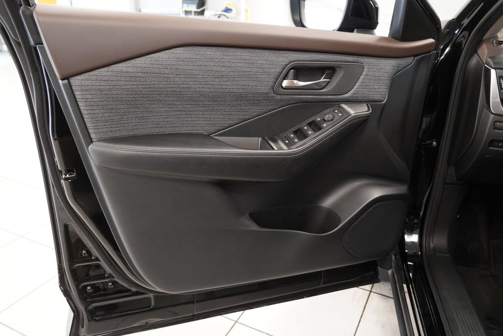 Used 2023 Nissan Rogue SV AWD/4WD image 16