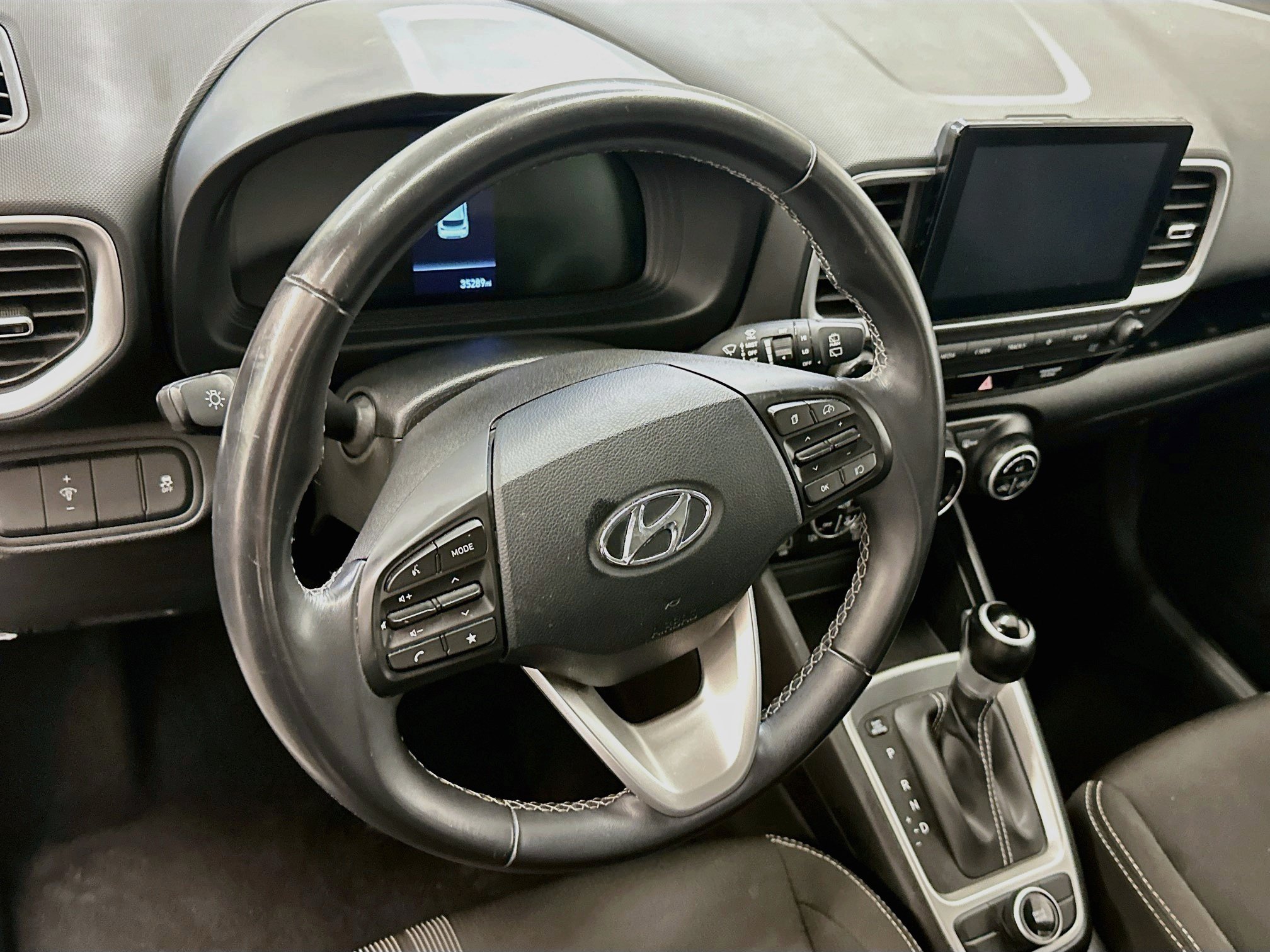 Used 2025 Hyundai Venue SEL FWD image 18