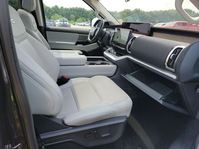 Used 2025 Ford Expedition Max Platinum w/ Driver's Package AWD/4WD image 17