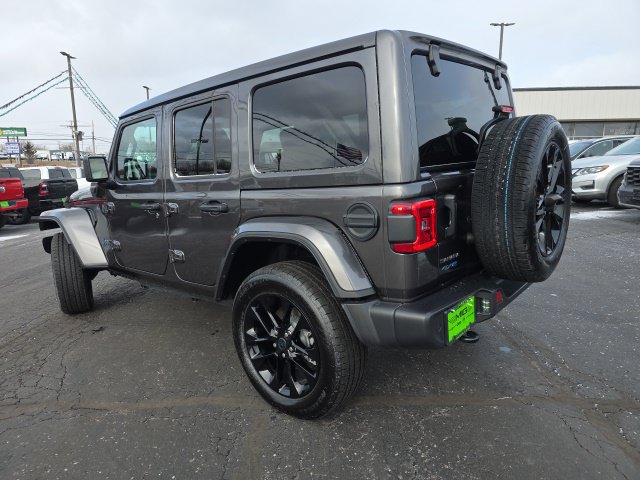 Used 2025 Jeep Wrangler Unlimited Sahara w/ Safety Group AWD/4WD image 4