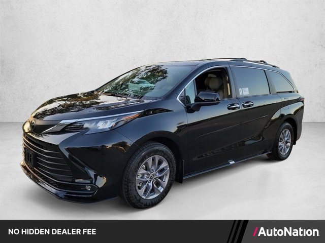 Used 2026 Toyota Sienna XLE FWD image 1