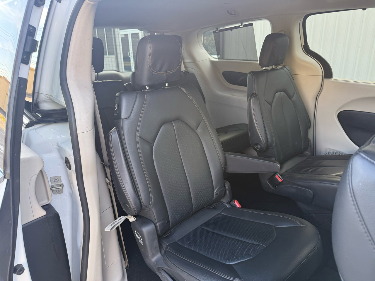 Used 2020 Chrysler Pacifica Touring-L image 31
