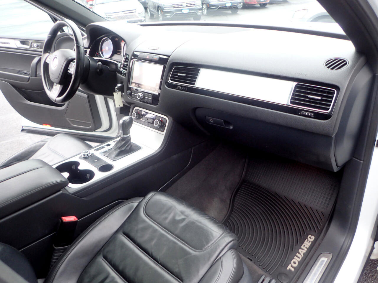 Used 2014 Volkswagen Touareg VR6 image 13