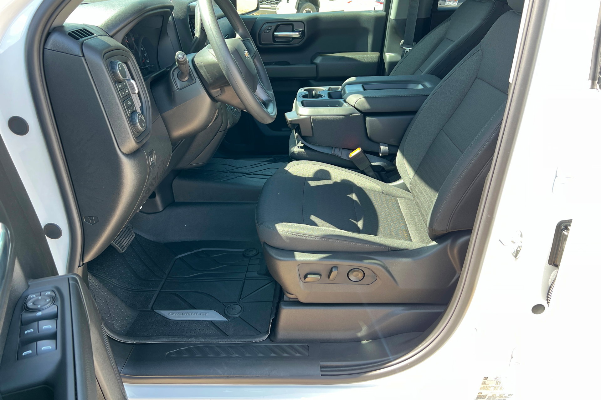 New 2026 Chevrolet Silverado 1500 Custom w/ LPO, Dark Essentials Package AWD/4WD image 18