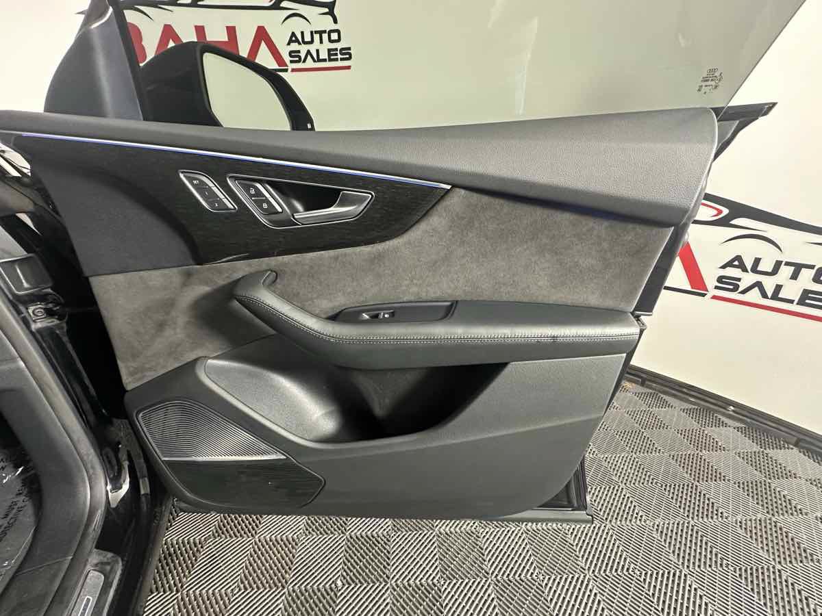 Used 2019 Audi Q8 Prestige AWD/4WD image 17