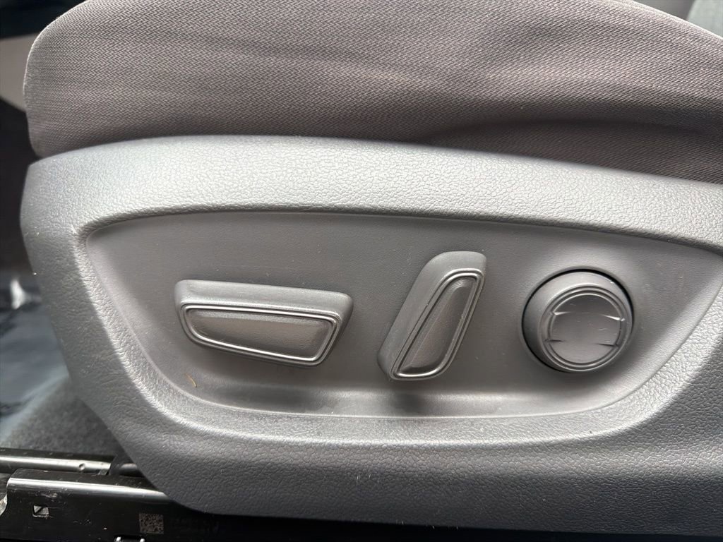 Used 2019 Toyota Camry LE image 13