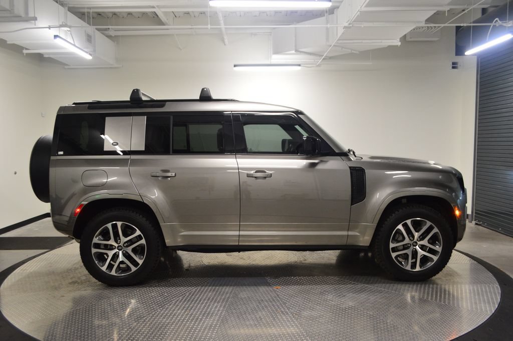 Used 2022 Land Rover Defender 110 XS Edition AWD/4WD image 8