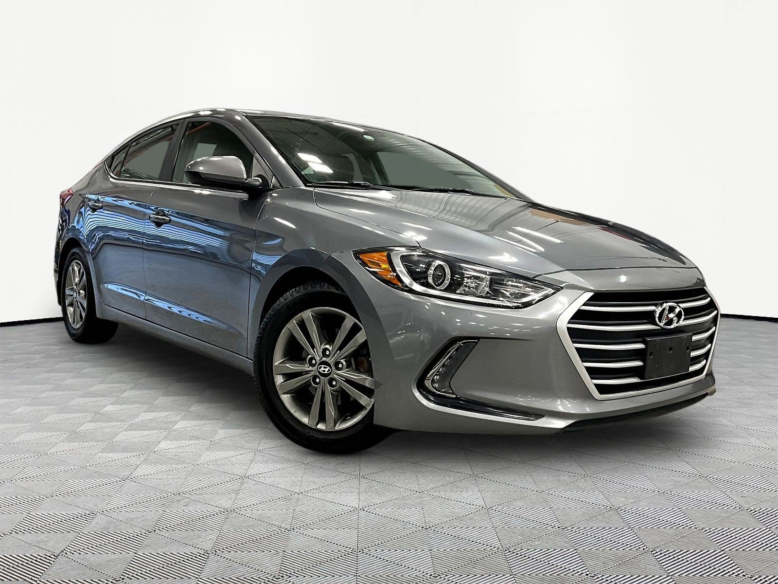 Used 2018 Hyundai Elantra Value Edition w/ Winter Weather Package FWD image 3