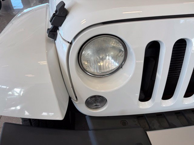 Used 2014 Jeep Wrangler Unlimited Sahara AWD/4WD image 9