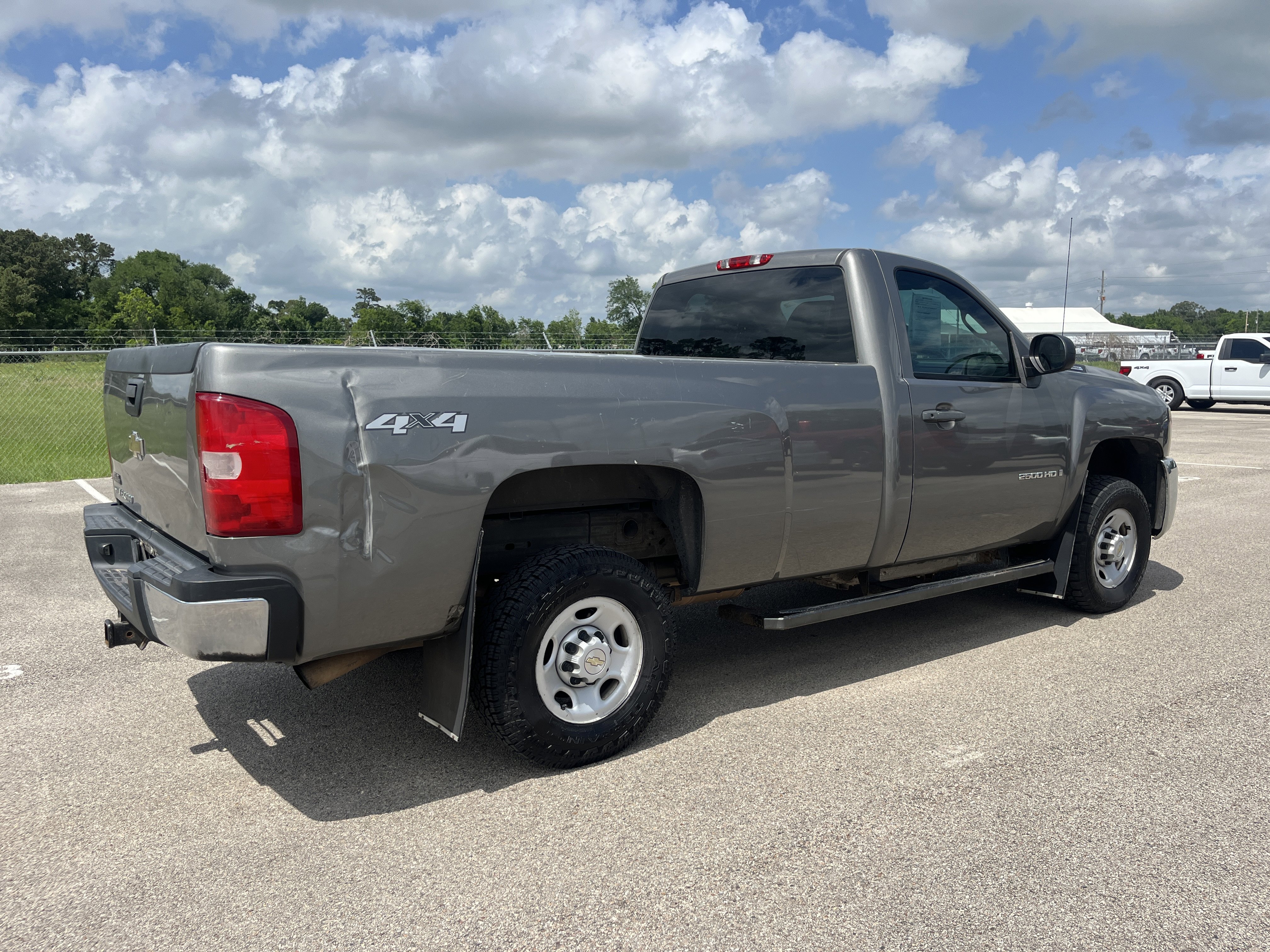Used 2009 Chevrolet Silverado 2500 W/T AWD/4WD image 2