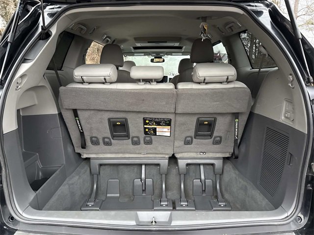 Used 2020 Toyota Sienna XLE image 11