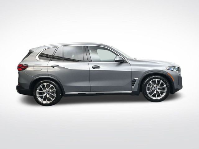 New 2026 BMW X5 xDrive50e image 3