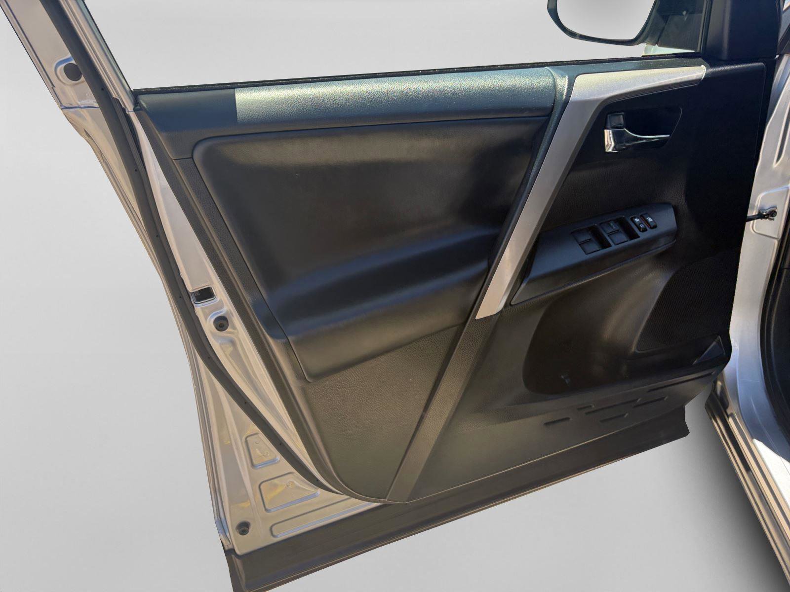 Used 2018 Toyota RAV4 XLE w/ Plus Extra Value Package image 17