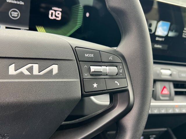 Certified 2025 Kia K4 FWD image 24