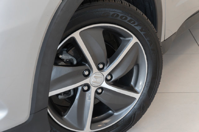 Used 2022 Honda HR-V EX-L image 2
