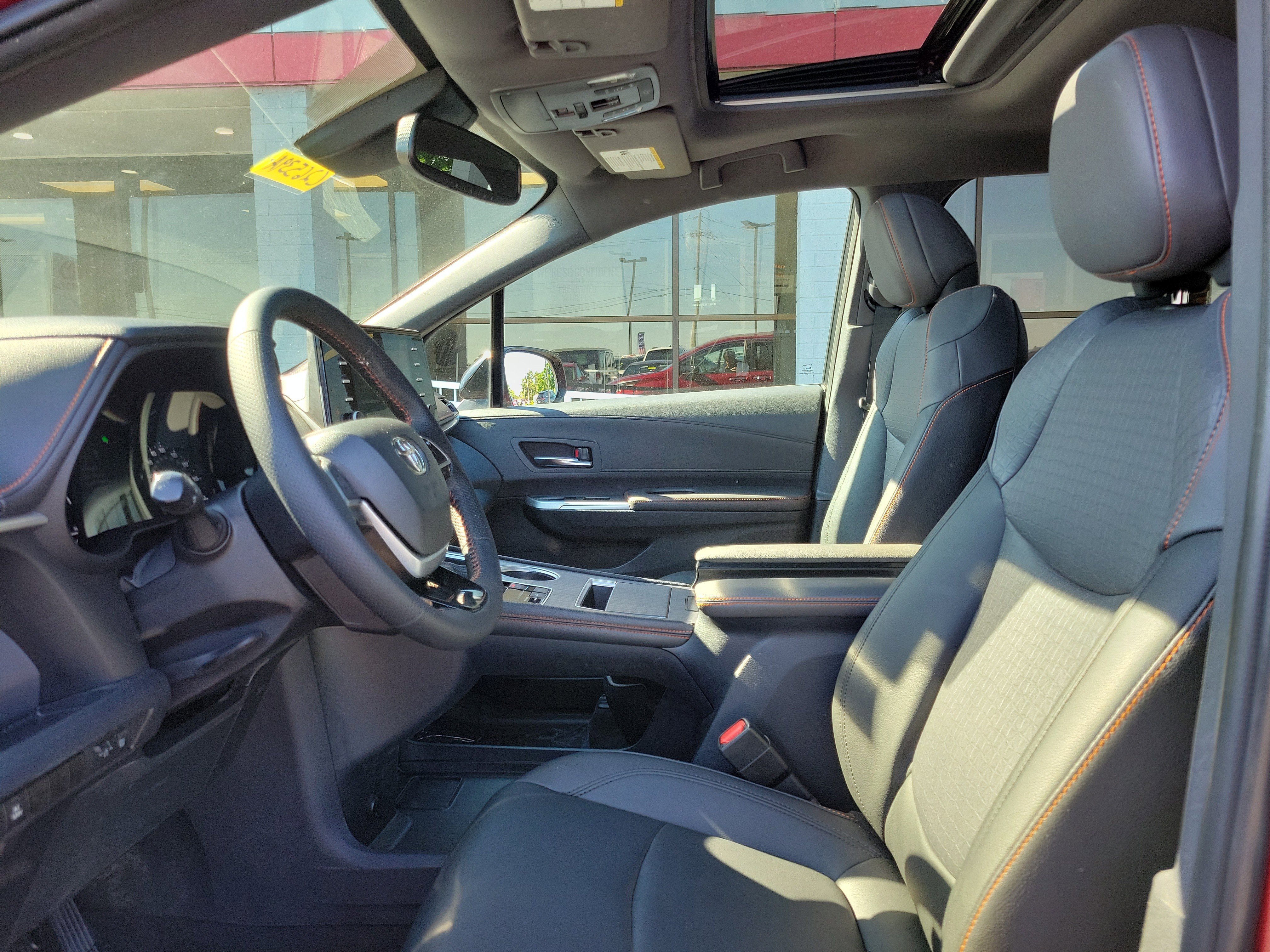Used 2022 Toyota Sienna XSE w/ XSE Plus Package AWD/4WD image 15