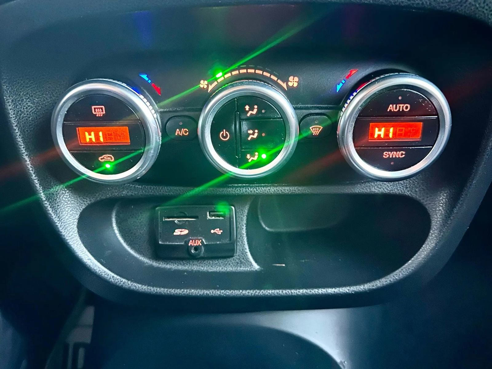 Used 2014 FIAT 500L Trekking w/ Popular Equipment Group image 25