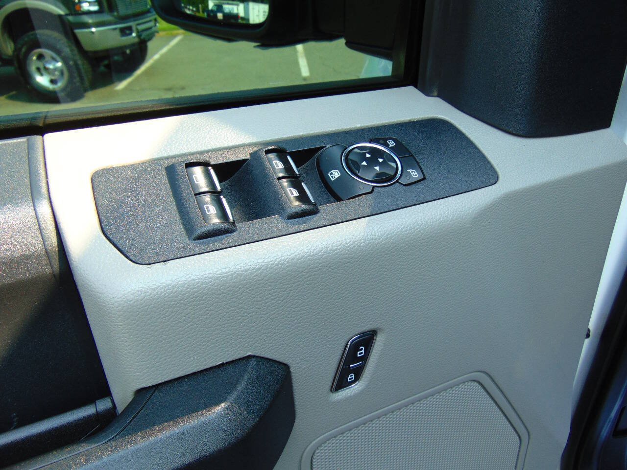 Used 2017 Ford F350 XL w/ Power Equipment Group AWD/4WD image 8