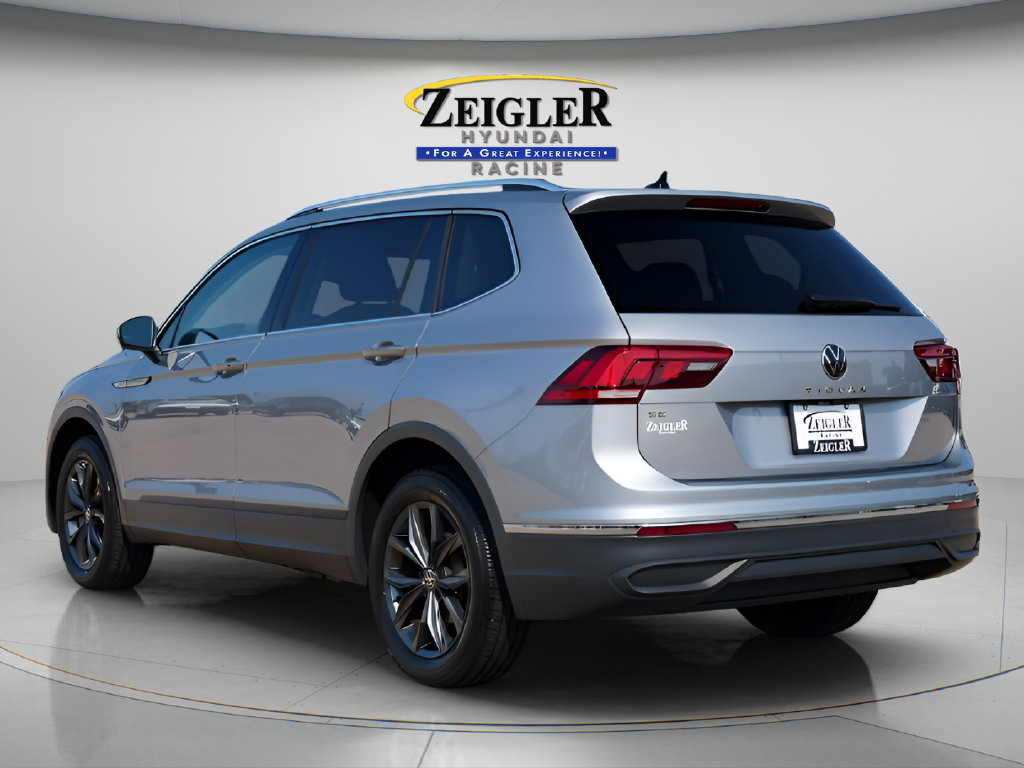Used 2023 Volkswagen Tiguan SE w/ Panoramic Sunroof Package FWD image 5