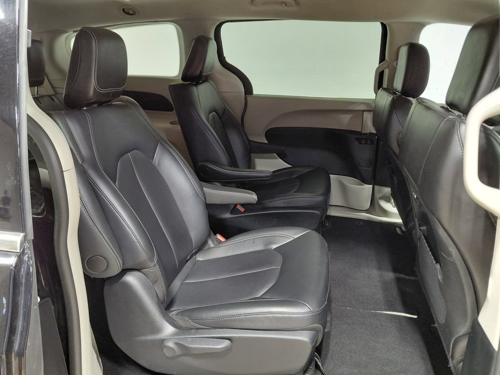 Certified 2024 Chrysler Pacifica Limited FWD image 43
