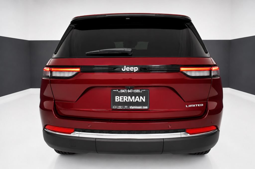 Used 2024 Jeep Grand Cherokee Limited RWD image 9