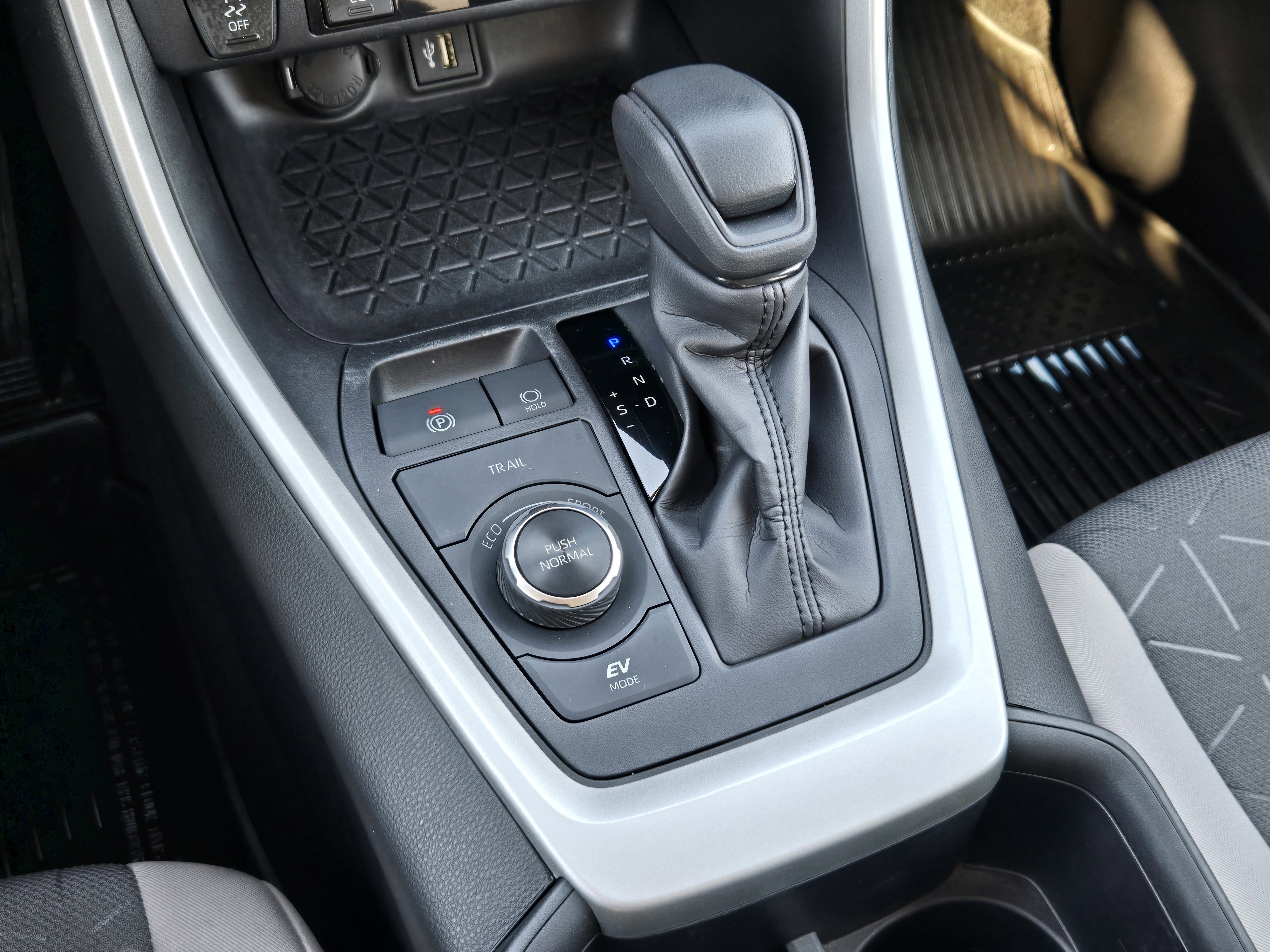 Used 2024 Toyota RAV4 XLE w/ Convenience Package image 26