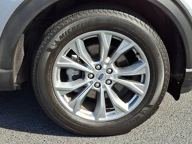 Used 2023 Ford Explorer XLT w/ Equipment Group 202A AWD/4WD image 11