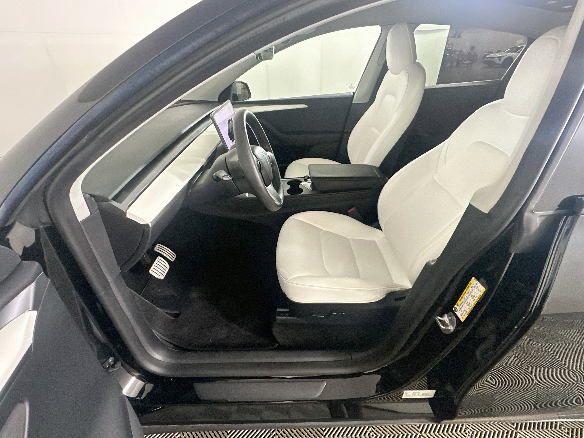 Used 2023 Tesla Model Y Performance AWD/4WD image 13