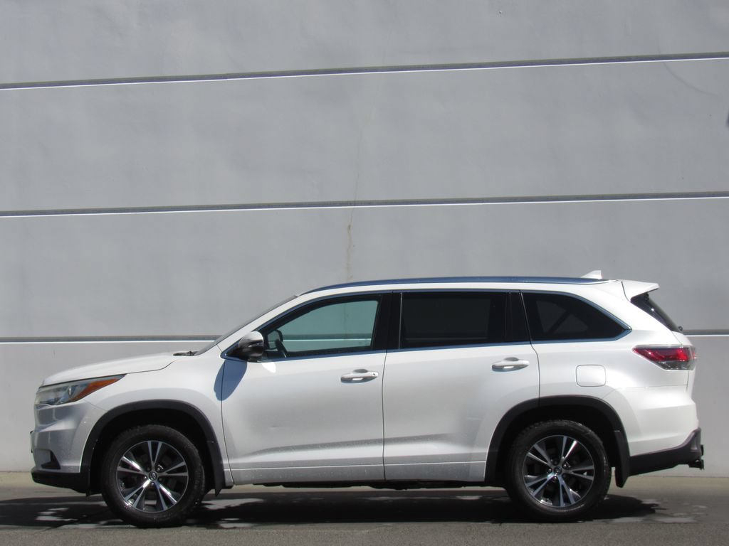 Certified 2016 Toyota Highlander XLE AWD/4WD image 4