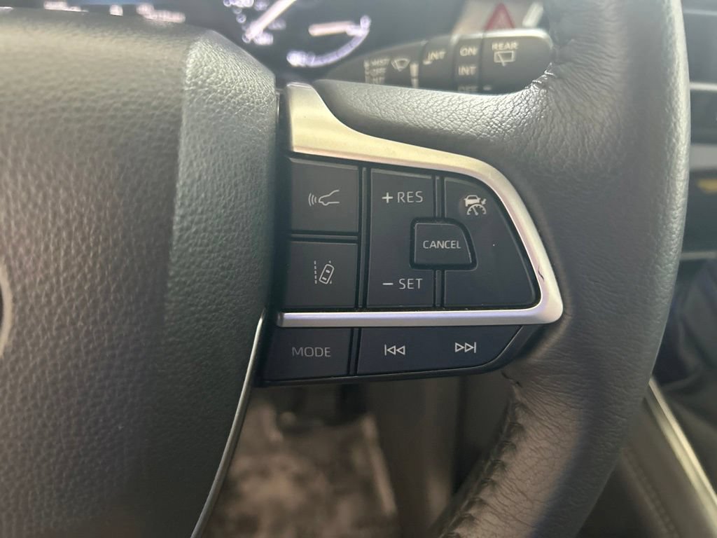 Used 2025 Toyota Sienna XLE FWD image 46