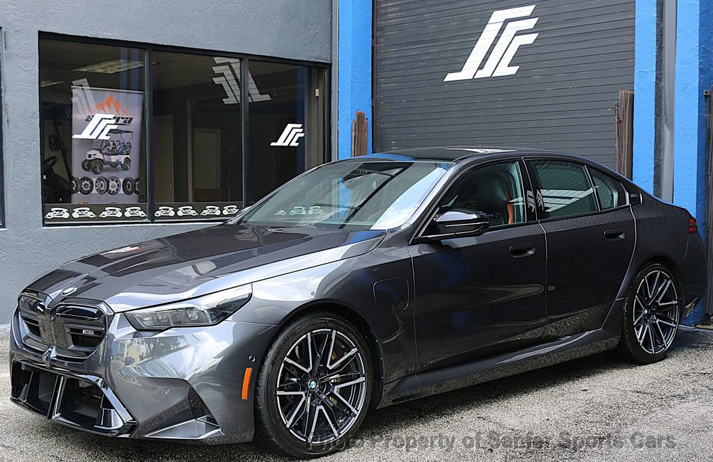 Used 2025 BMW M5 AWD/4WD image 4